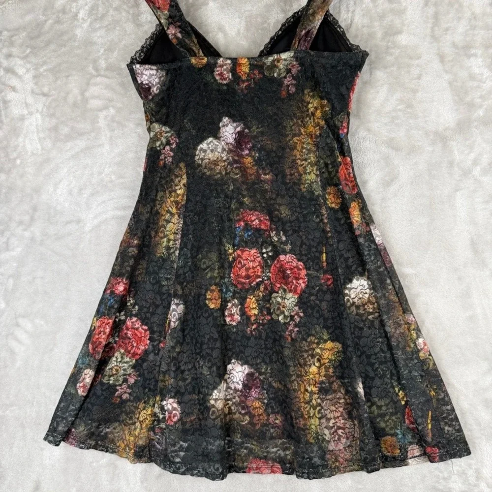 Romantic Boho Y2K Floral Lace Mini Dress‎ Black V-Neck Tie Front Fit - Picture 7 of 8